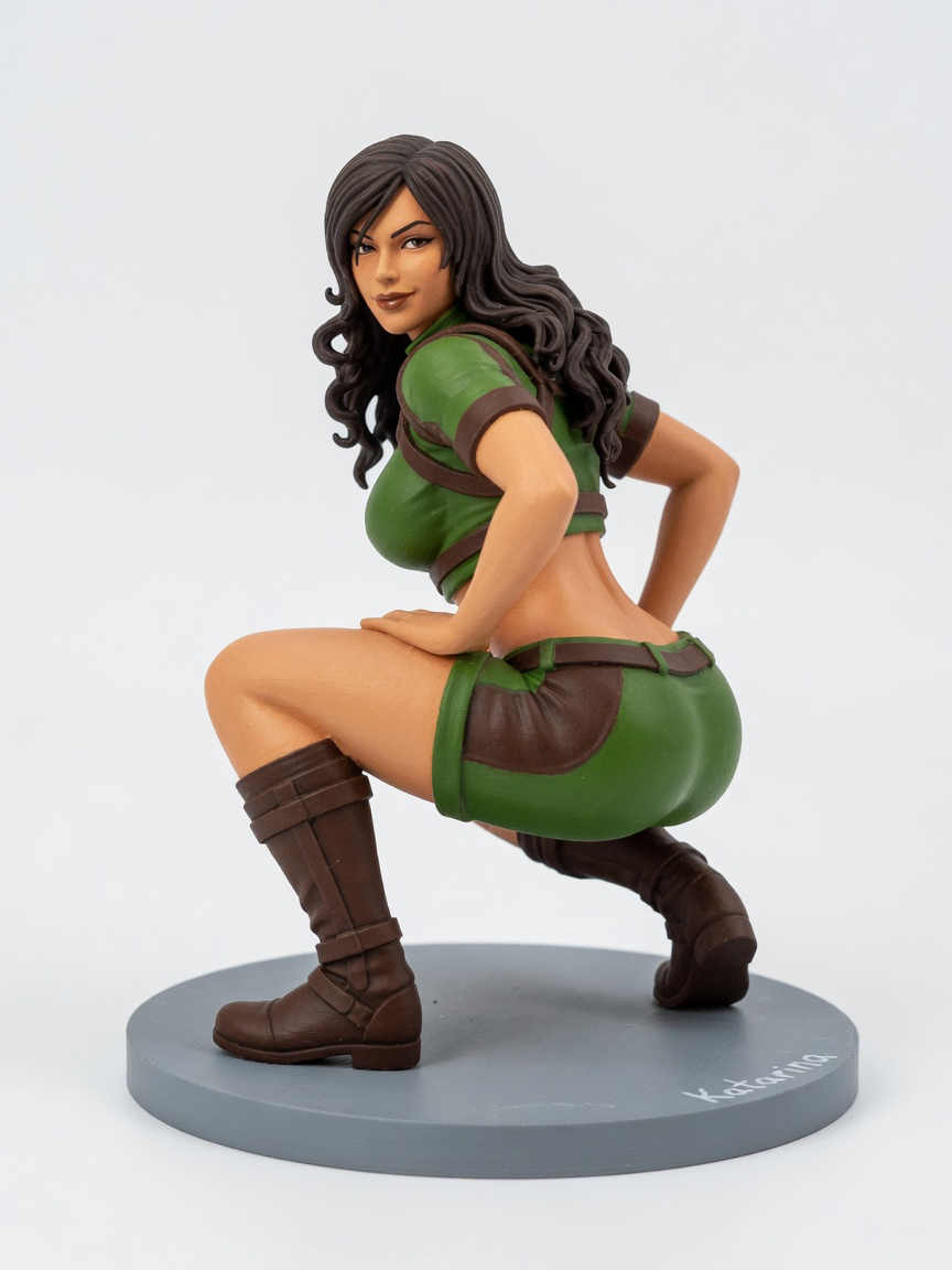 Figura garage kit Katarine Alves · estilo Brillo · companion luminoso · resina pintada a mano · Garage Kit Studio